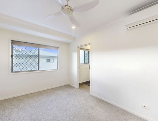 Modern Townhouse in Prime Location image 10 Modern Townhouse in Prime Location image 10