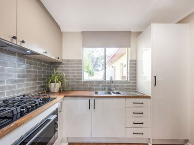 21 Sutherland Close North, Guildford