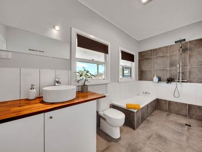 105 Chiltern Valley Rd, Rutherglen