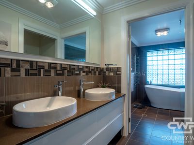 409 Gwydir Highway, Glen Innes