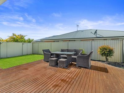 2 / 9 Sinclair Drive, Tea Gardens