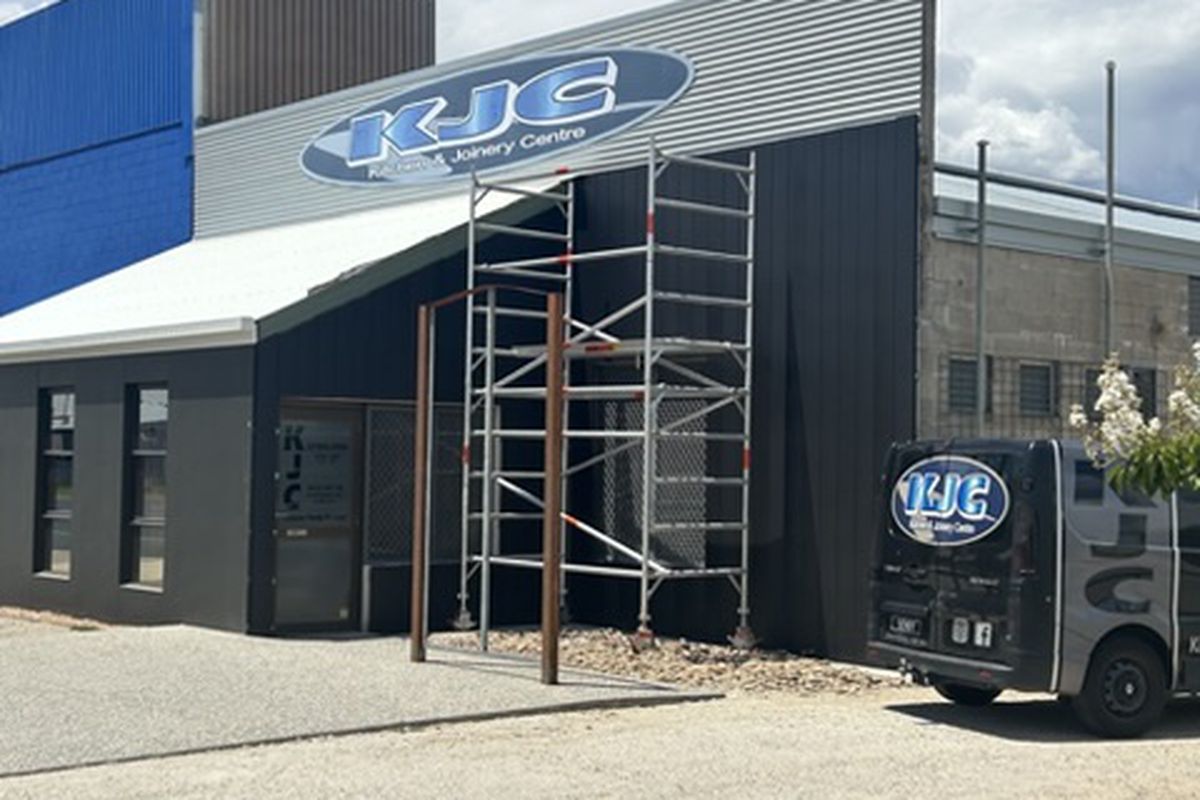 Shared Space - Great for a Tradie !!