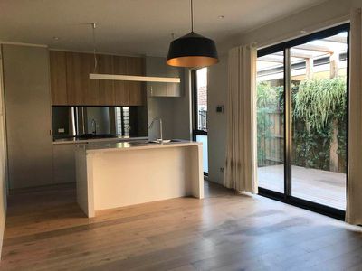 2 / 318 Cotham Road, Kew