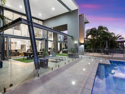 8 Carling Court, Raby Bay