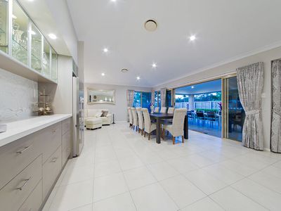 5 Sylvateere Cr, Wakerley