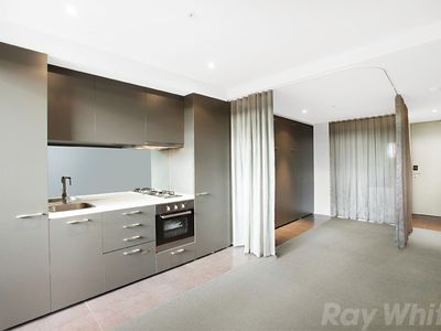 613 / 32 Bray Street, South Yarra