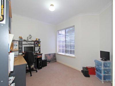 15B Riverina Way, Hannans