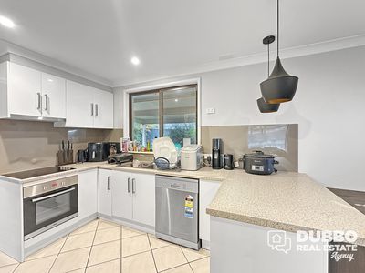 2 Meurer Court, Dubbo