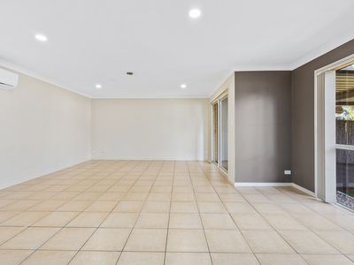 1 / 4 Cardwell Street, Upper Coomera