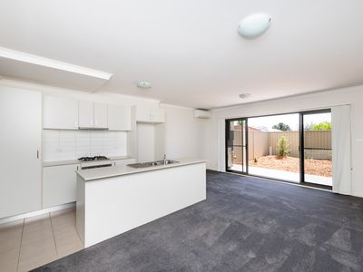 3 / 4 Ross Road, Queanbeyan