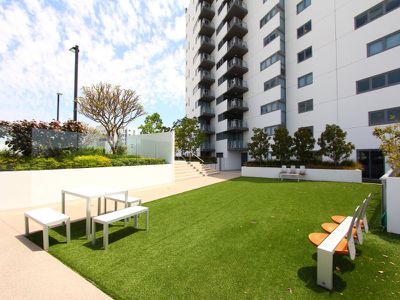806 / 21 Bow River, Burswood