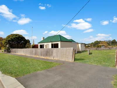 15 Meander Valley Rd, Carrick