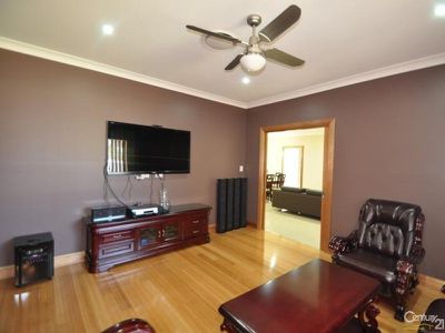 64 Dunheved Circle, Dubbo