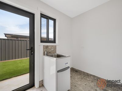 9 Vahland Street, Taylor