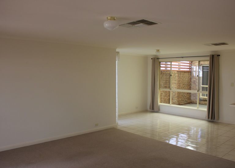 2 Phyllis Court, Trott Park