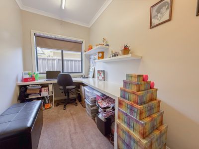 8 Merit Crescent, Swan Hill