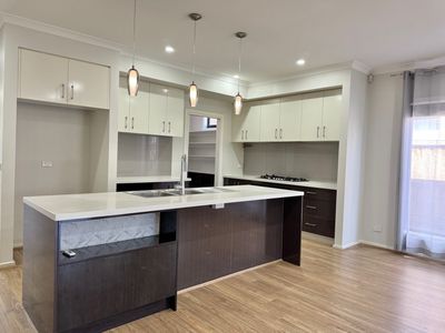 5 Amaretto Circuit, Manor Lakes