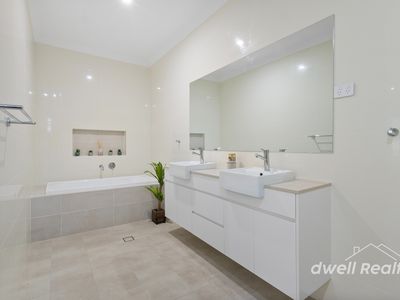 2 TEE CLOSE, Worrigee