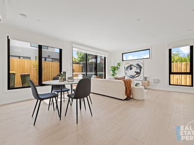 7 / 5 Sylvanwood Crescent, Narre Warren