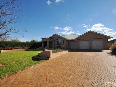11 Nepean Place, Dubbo
