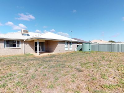 22 Dalbeattie Crescent, Dubbo