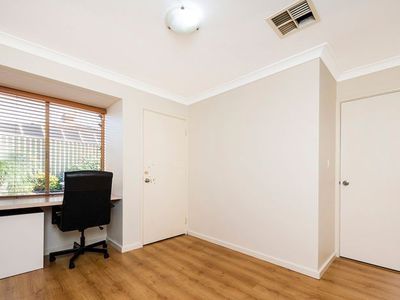 2 Tipuana Pl, Edgewater