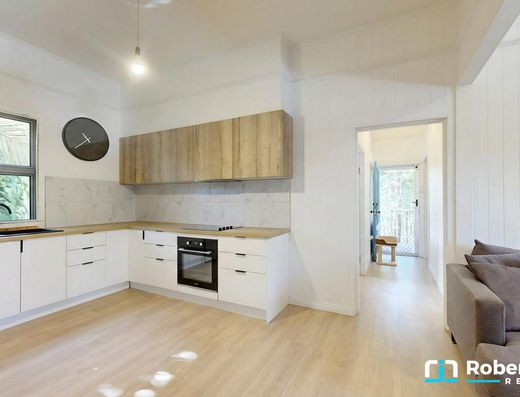 Renovated queenslander in the heart of Boreen Point. image 3
