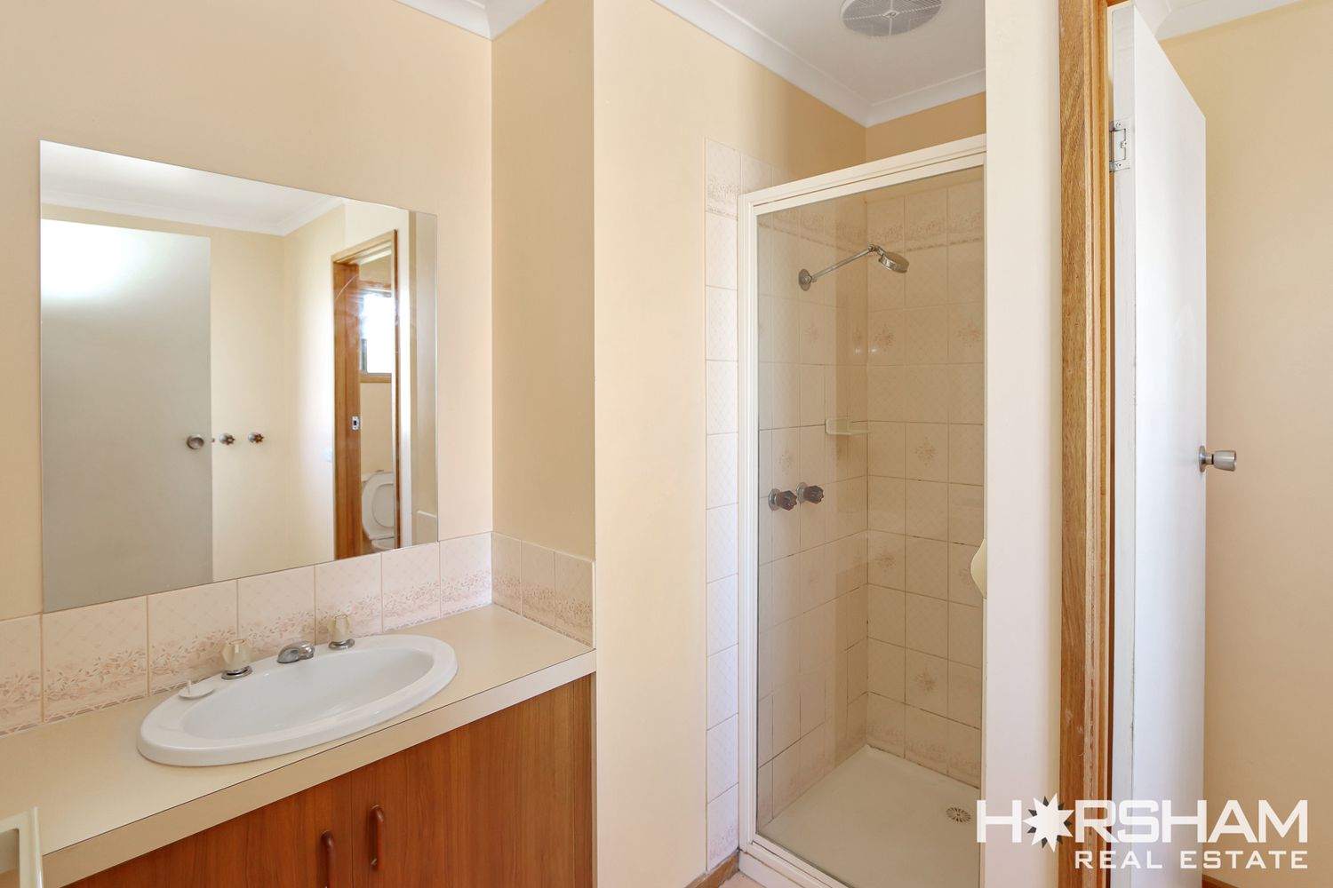 4 / 12 Remlaw Road, Horsham