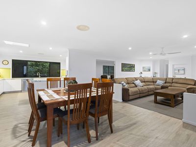 13 Cliff Close, Wakerley