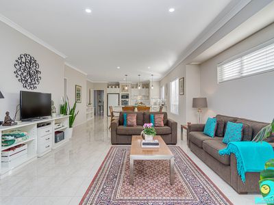 9 Topmast Brace, Alkimos