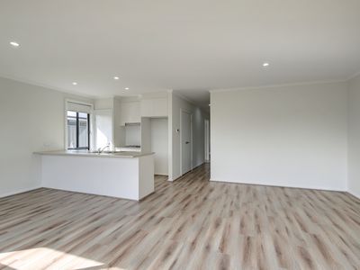 8 Johnstone Court, Evanston Gardens
