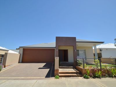 29 Strathclyde Circuit, Champion Lakes