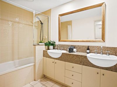 1114 / 2-10 Greenslopes Street, Cairns North