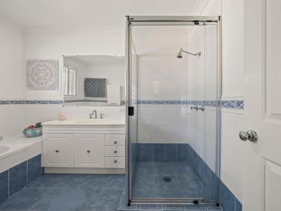 6 Bartlett Terrace, Redland Bay