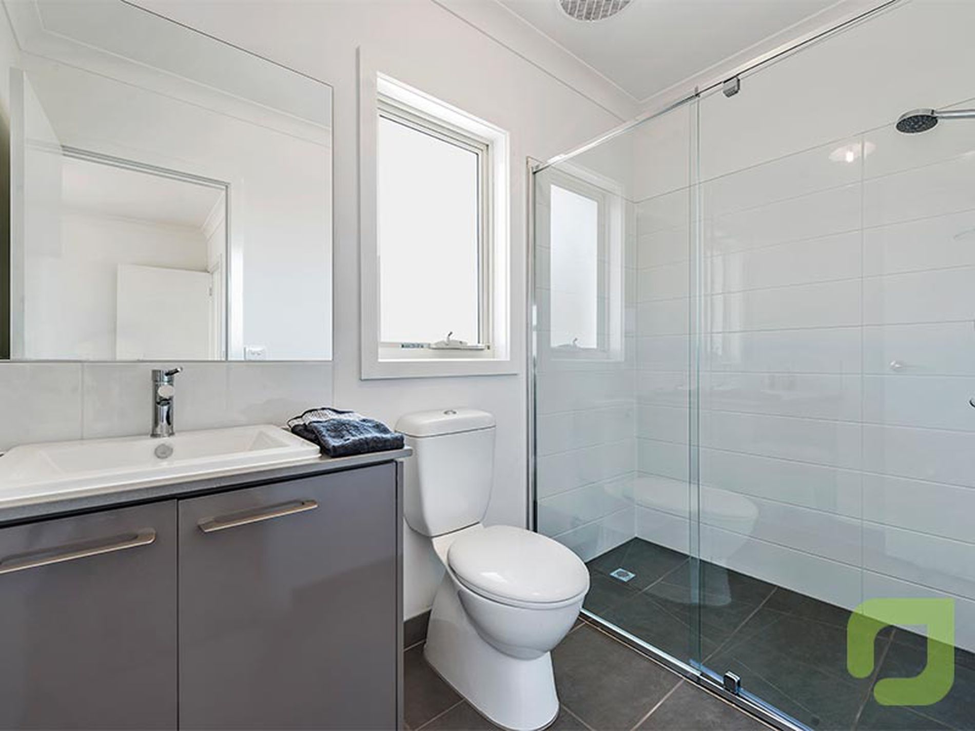 2 / 31 Fifth Avenue, Altona North