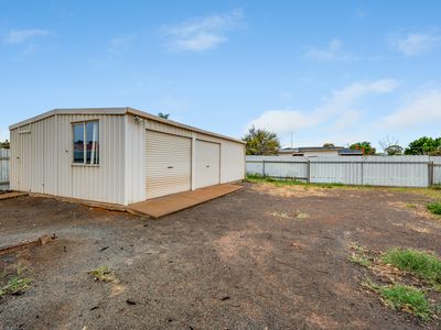 41 Eureka Street, Hannans