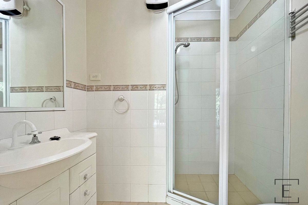 11 / 2 Station Avenue, Concord West