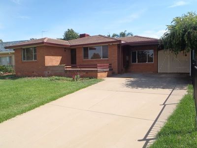 18 Oxley Circle, Dubbo