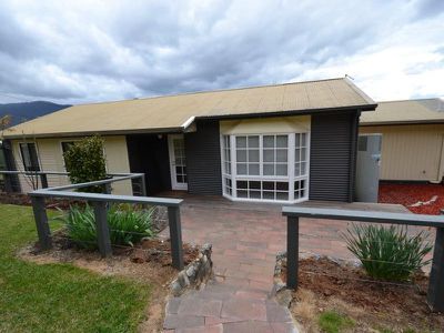 1 Mountain Avenue , Mount Beauty