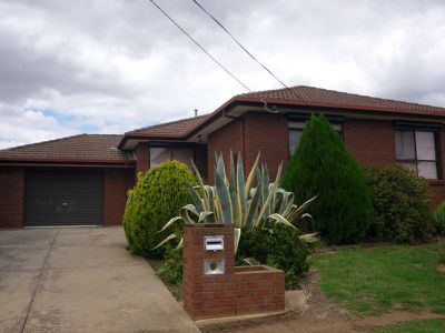 4 Retreat Place, Werribee