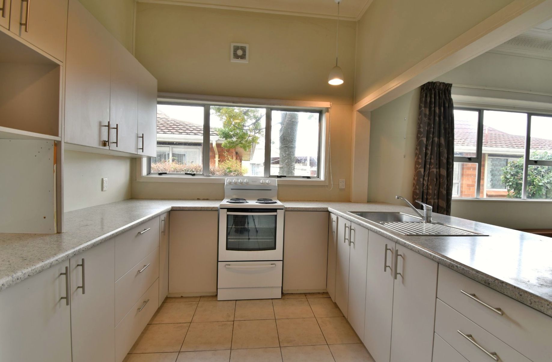 64 Hargest Crescent, Saint Kilda