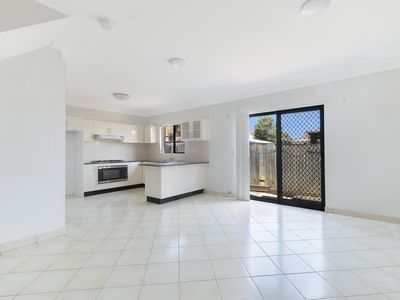 4 / 2 Edgar Street, Auburn