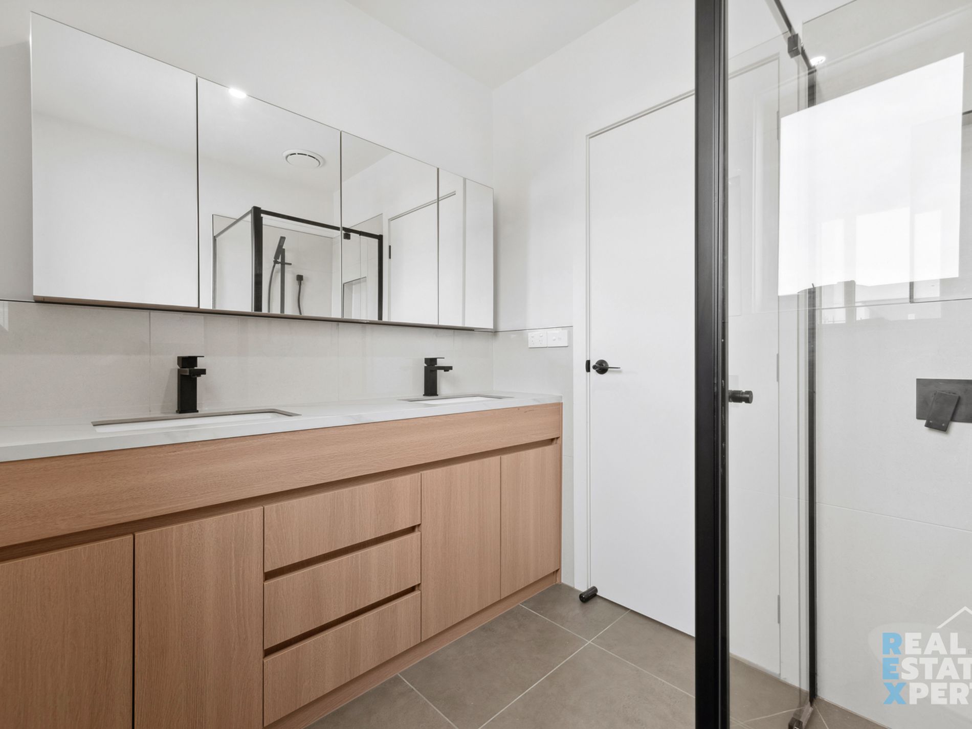 12 Tiger Way, Officer