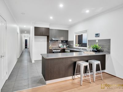 32 Brockwell Crescent, Manor Lakes