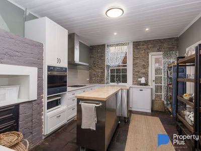 100 Railway Road, Elmore