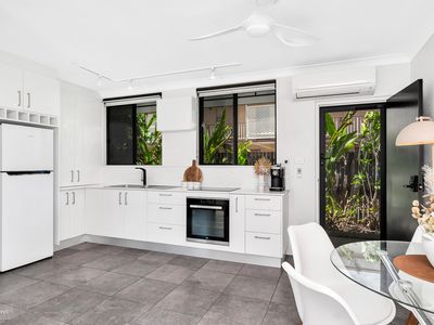 3 / 211 Lake Street, Cairns North