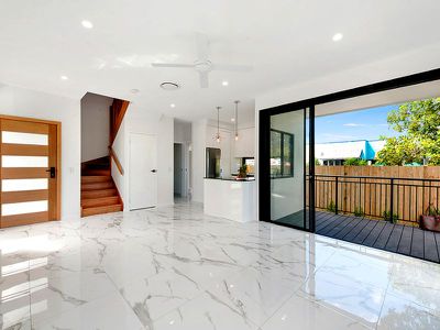 2 / 7 Turpin Road, Labrador