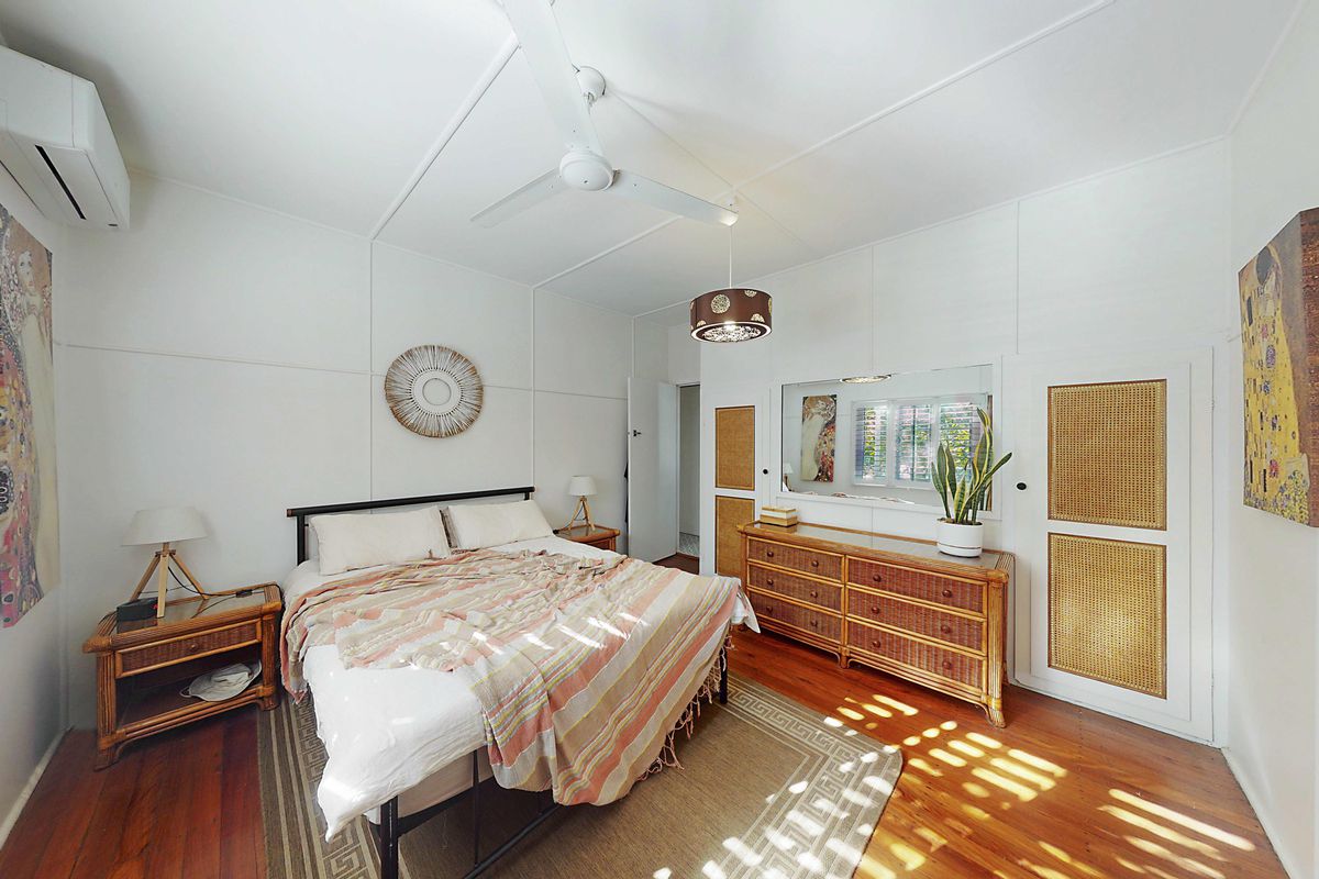 2 Lake View Dr, Tewantin
