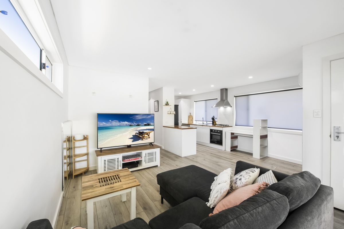 2A Clare Crescent, Berkeley Vale