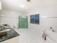 1 Nowingi Close, Eight Mile Plains
